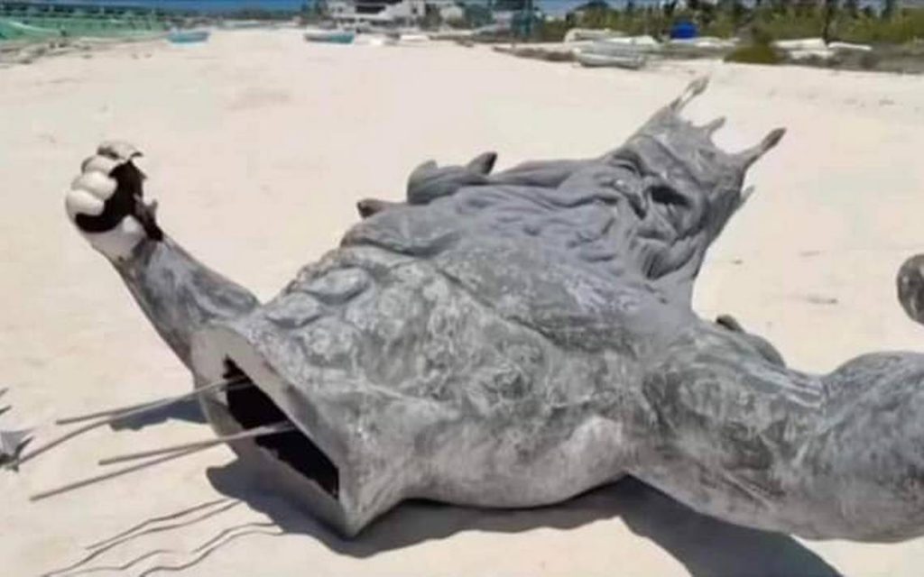 Destruyen la estatua de Poseidon en Yucatan - El Heraldo de Chiapas