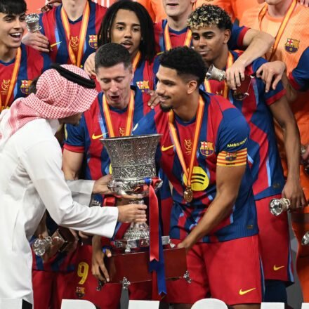 Los cuatro minutos del partido de Araujo en la final de la Supercopa con los que culmina su recuperación | Fútbol | Deportes