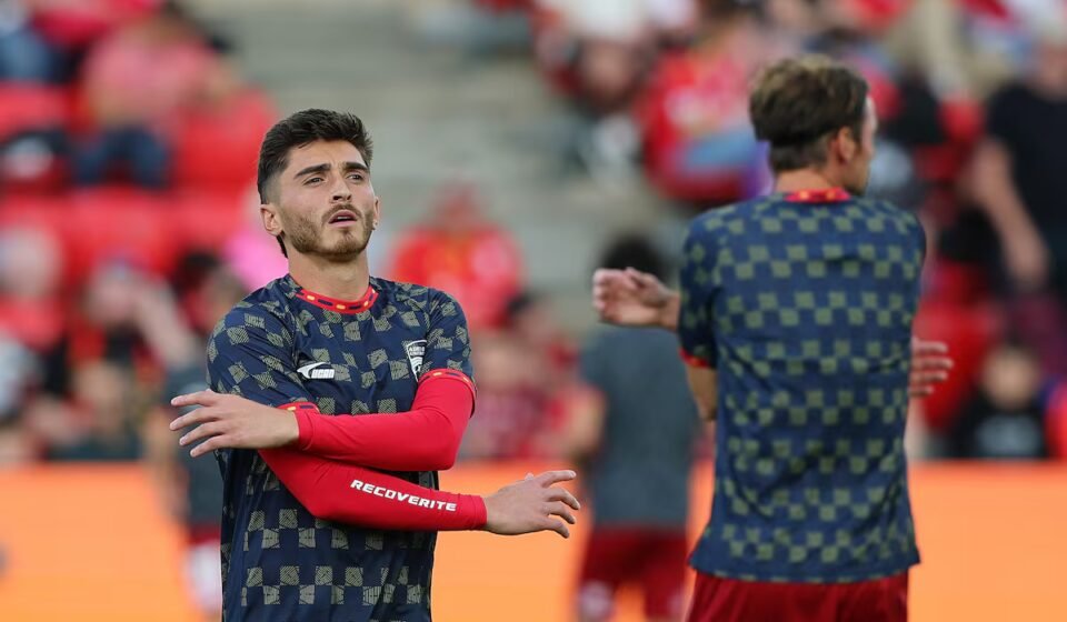 El futbolista Josh Cavallo, el primero en activo en hablar de homosexualidad, acusa a su anterior equipo de homofobia | Fútbol | Deportes